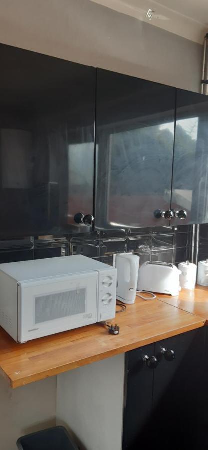 Our Guests Are Royal Apartamento Wellingborough Exterior foto